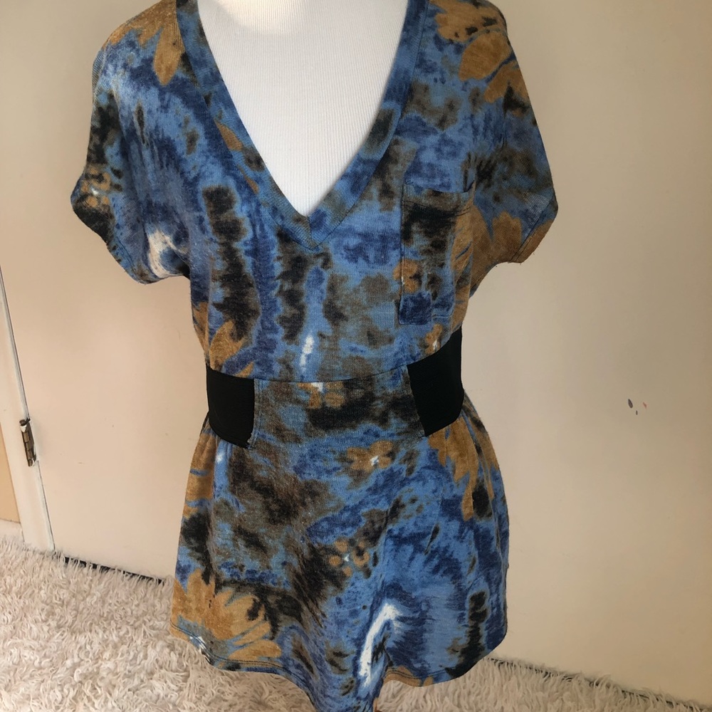 Women’s V neck Top